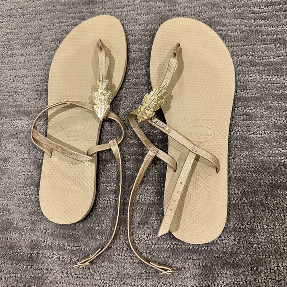 Havaianas You Riviera Gold Leaf Sandals - Picture 3 of 5